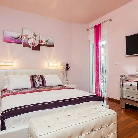 De Luxe Apartment *